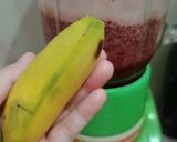 Foto langkah ke 2 dari resep Banana Mulberry Juice🍹.