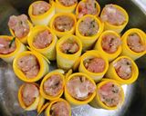 Hình bước làm 2 của món Bí ngòi cuộn thịt sauce nước tương