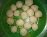 Foto langkah ke 5 dari resep Bola Singkong Coklat Lumer.