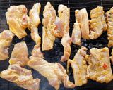 Hình bước làm 3 của món Ba rọi nướng chao
