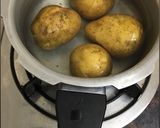 A picture of step 1 of Dahi ke Aloo.