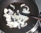 Foto langkah ke 1 dari resep Sop Sosis Makaroni.