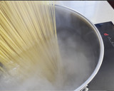 Foto del paso 1 de la receta: Linguini cacio e pepe