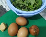 Foto langkah ke 1 dari resep Caramelized Onion & Spinach Frittata.