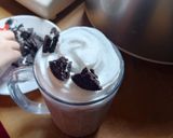 Foto langkah ke 3 dari resep Cookies n Cream Milkshake.
