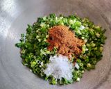 A picture of step 2 of Spring Onions with Besan.