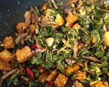 Foto langkah ke 4 dari resep Tumis Daun Pepaya.