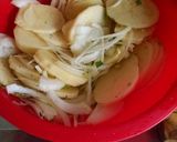 Foto del paso 1 de la receta: Tortilla de papa cocinada en caldo