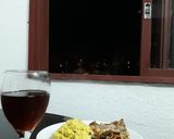 Foto del paso 5 de la receta: Costeleta de cerdo con arroz y cebollas caramelizada
