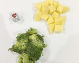 Foto langkah ke 1 dari resep MPASI Zoe : Brokoli + Kentang Pure.
