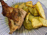 Pollo asado en horno con guarnición de patatas