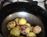 A picture of step 2 of Sabut pyaj ki sabji.