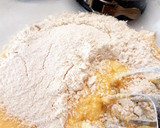 Foto del paso 3 de la receta: Bizcocho esponjoso de fresas y naranjas