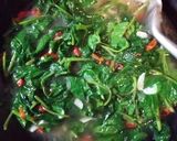 Foto langkah ke 2 dari resep Tumis Kuah Daun Ketela.