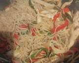 Foto del paso 13 de la receta: 🍜 Tallarines (noodles) con pollo 🐔 y salsa de miel 🍯 y mostaza