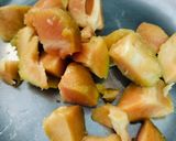 A picture of step 1 of Sapodilla milkshake.