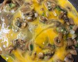 A picture of step 2 of Jamur Telur Orak Arik/Mushroom Omelette/Mantarli Yumurta.