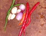 Foto langkah ke 2 dari resep Telur Chili Padi.