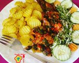 A picture of step 14 of Fried potato, chicken sauce and salad.