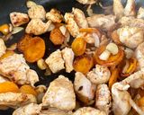 Une image de l'étape 1 de Escalopes de poulet accompagnées.