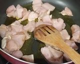 Foto del paso 1 de la receta: Pollo con tomate