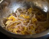 A picture of step 3 of Kandha bhajiya.