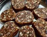 ખજૂર રોલ (Khajoor roll Recipe in Gujarati) રેસીપી સ્ટેપ3ફોટો