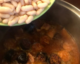 Foto del paso 6 de la receta: Potaje de alubias de bote, al estilo asturiano (con chorizo, morcilla y panceta)