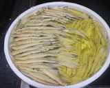 Foto del paso 3 de la receta: Entrantes de tomate, queso y boquerones