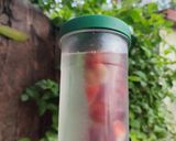 Foto langkah ke 5 dari resep Infused Water Strawberry Grape.