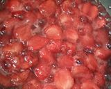 Foto langkah ke 2 dari resep Strawberry Sparkling.
