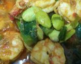 รูปขั้นตอนการทำที่ 4 ของ ผัดเผ็ดกุ้งสะตอ+คะน้า