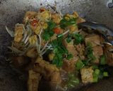 Foto langkah ke 7 dari resep Tumis Tahu Gembus Kecambah.