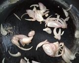 รูปขั้นตอนการทำที่ 2 ของ ข้าวคลุกกะปิเห็ดหวาน#40
