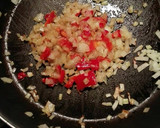 Foto del paso 1 de la receta: Tostas de tortilla de champiñones al ajillo