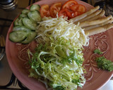 Foto del paso 3 de la receta: Ensalada de escarola, espárragos y queso fresco con salsa de aguacate