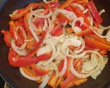 Foto del paso 2 de la receta: Vegetales salteados con pollo