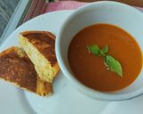 Foto del paso 6 de la receta: Sánduche🧇🧀🍅de queso🫔🧀en almojábana🥐casera con salsa de tomate🥯🍅🥫
