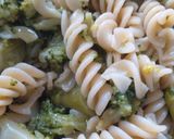Foto del passaggio 4 della ricetta Pasta con broccoletti