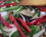 Foto del paso 5 de la receta: Japanese shimeji (hongos) pimientos rojos, verdes!