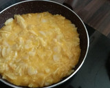 Foto del paso 2 de la receta: Tortilla de patatas guisada😋