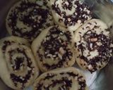 Foto langkah ke 8 dari resep Roti Gulung Coklat Kacang.