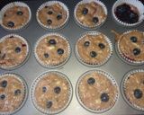 Áfonyás - málnás - fehér csokis muffin recept fázis 10 fotója
