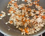 รูปขั้นตอนการทำที่ 3 ของ ข้าวต้มอกไก่สับผัดกระเทียม
