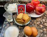 Foto del paso 1 de la receta: Pastel de manzanas y galletas