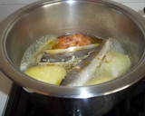 Foto del paso 2 de la receta: Colas de pescadilla y puré