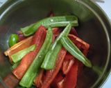 લાલ લીલાં મરચાં નું અથાણું (Red Green Chillies Pickle Recipe In Gujarati) રેસીપી સ્ટેપ1ફોટો