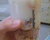 Foto langkah ke 2 dari resep Snickers Protein Smoothie.