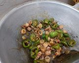 Foto langkah ke 4 dari resep Oseng Cumi Asin Cabe Gendot.