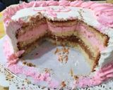 Foto del paso 7 de la receta: Torta con crema de queso de frutilla y dulce de leche😋🎂